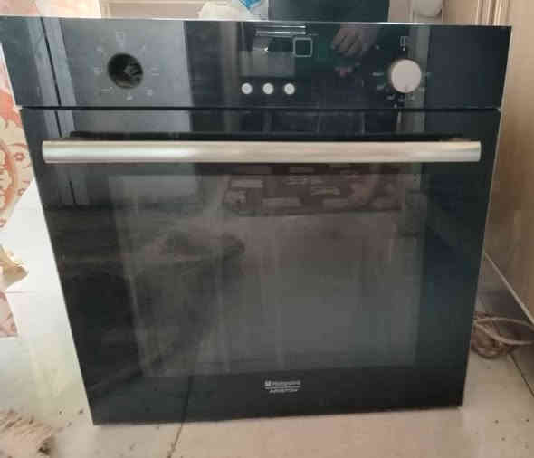 فرن كهربائي إيطالي اريستون للبيع الاتصال على الرقم *********** مكاني بغداد دوره شارع ٦٠ بغداد
