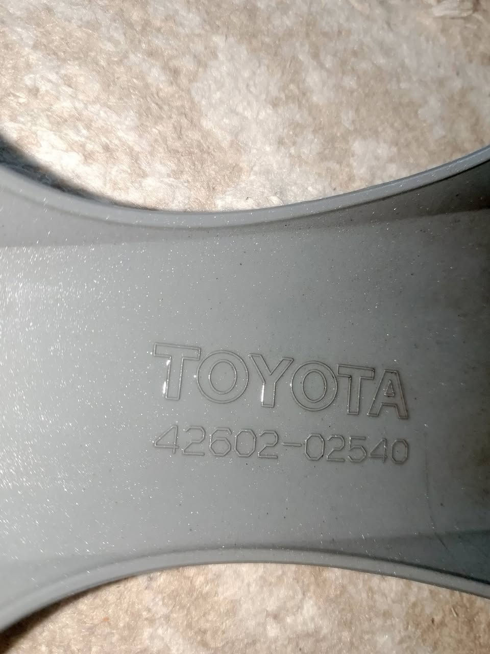 السلام عليكم 
عندي تخم كبات كورولا 2025 اصليات ام الختم وارد امريكي سعرهن 50 وبيهن مجال بسيط مكان الدوره ***********
