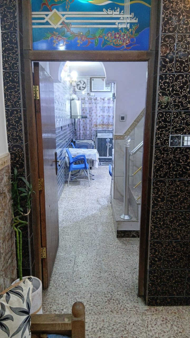 سلام عليكم بيت للبيع طابو صرف مساحه ٦٤ 
يتكون من ستقبال ساحه درج مطبخ وحمام ومنور طابق ارضي الطابق ثاني غرفه نوم وحمام 
عنوان الزعفرانيه شارع الوازات قرب شارعين سيد هاشم الاستفسار الاتصال على رقم 
***********
***********واتساب 
مكلف بل نشر الاستفسارات اتصال على رقم غير متواجد على صفحه
