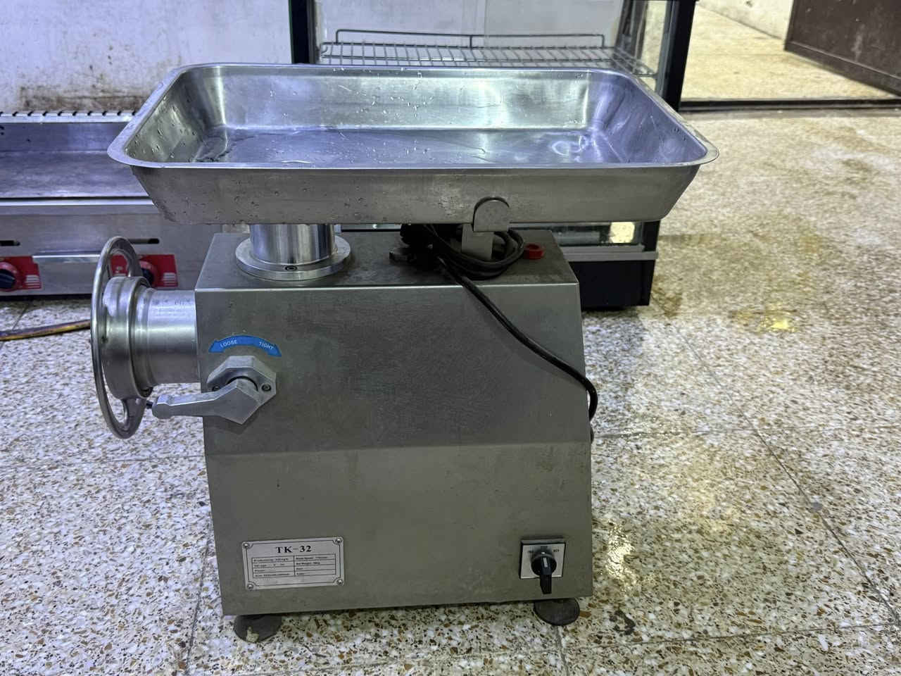 السلام عليكم 
مثرامه جديده استعمال كلش قليل
الماطور مالتهة 3 حصان نوعيه مظبوطه 
سعر 600 وبيهة مجال 
بغداد الامين الثانية 
***********
