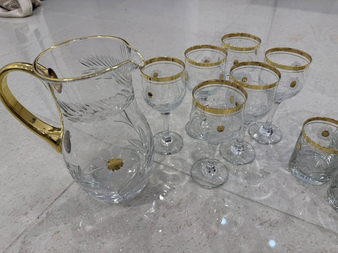 لسلام عليكم كلاصات عدد ٢٤ ودولكه كرستال اصلي مكاني بغداد التاجيات الي يريدهم خاص ***********
