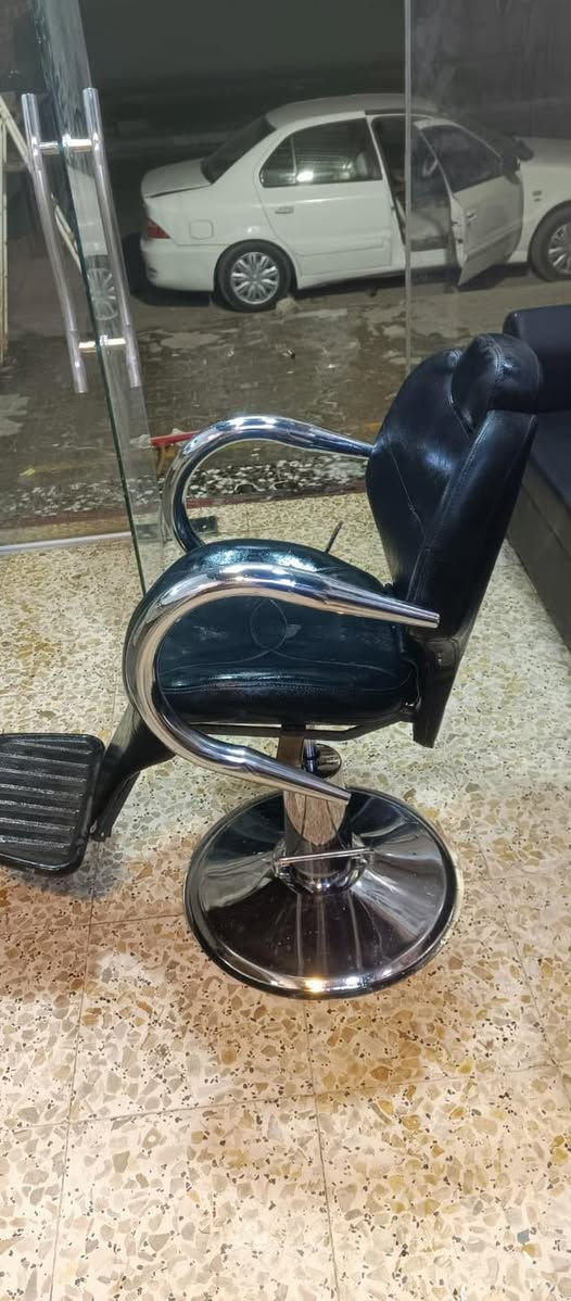 كراسي عدد 2  جدد ستعمال شهرين سعر لواحد 130 عنوان كربلاء ***********
