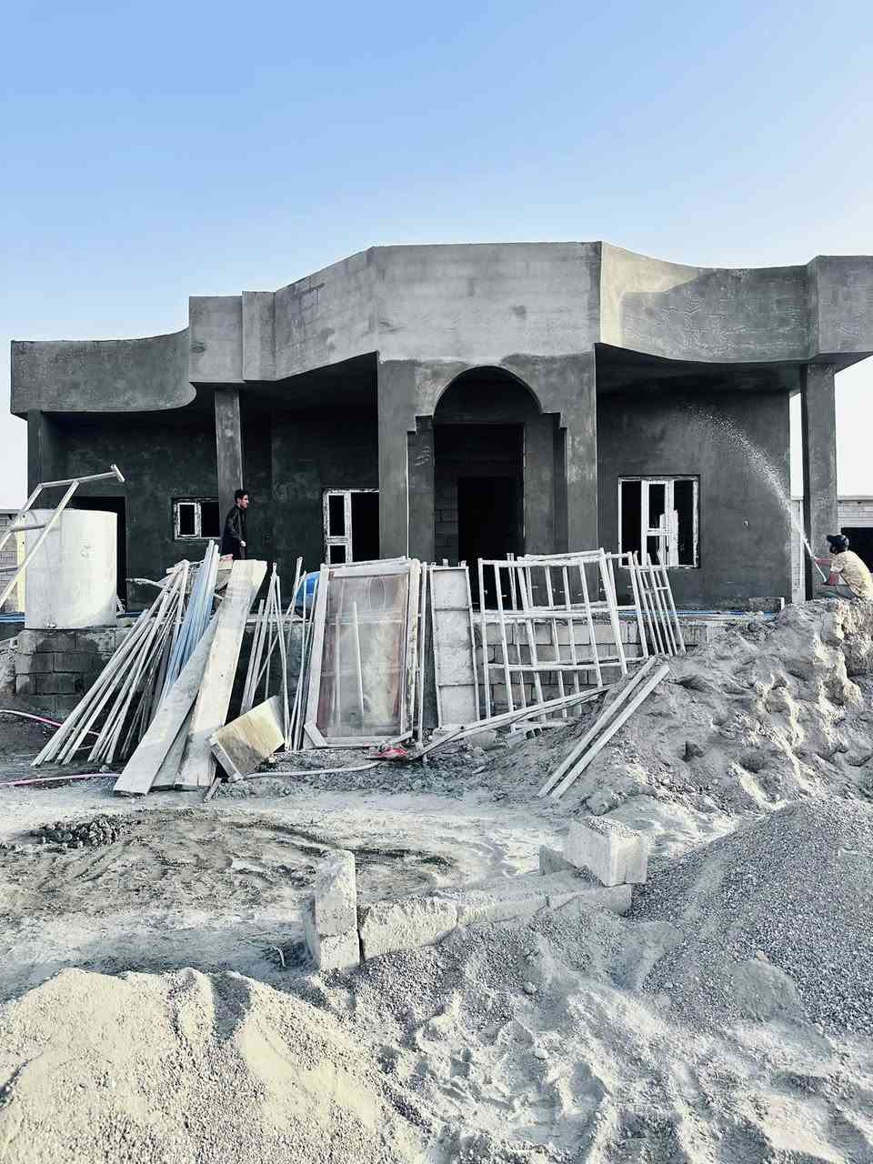 يوجد كادر لبخ متفرق داخل +خارج +نقش واجهيات+بناء+حفر منهولات📞***********
