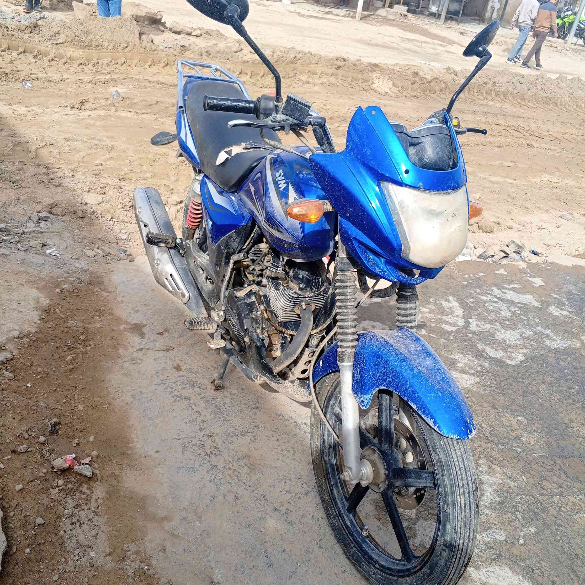 مكلف بل نشر
موطور سايم سوبر للبيع ناقصه بس كفرات الجوه التانكي وكفر مال مازده سعره 700 وبي مجال مكانه سجاريه 
رقم صاحب الموطور ***********
