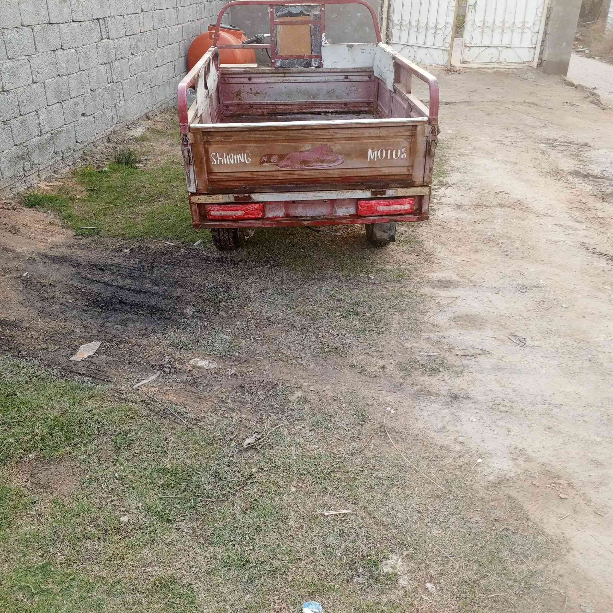 سلام عليكم ستوته للبيع فحل موديل 2013 مكفوله اوراق اصوليه مكان طوريج خيرات سعره مليون 200وبيه مجال رحم الوالديكم بس الشراي يتصل***********
