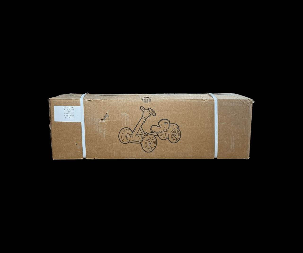 سيارة أطفال كهربائية قابلة للطي مع تحكم عن بعد – Go Kart

الاستخدامات:

لعبة ممتعة وآمنة للأطفال للقيادة داخل المنزل أو في الحدائق والساحات.

تطوير مهارات التوازن والتحكم بالحركة لدى الطفل.

مناسبة كنشاط ترفيهي يومي أو كهدية مميزة للأطفال.

يمكن استخدامها بوضع القيادة اليدوية أو عبر جهاز التحكم عن بعد للأهل.

المميزات:

تعمل بنظام بطارية قابلة لإعادة الشحن.

مفتاح تشغيلإيقاف خلفي (Power ONOFF).

أزرار تحكم أمامي وخلفي على المقود.

مزودة بمؤثرات صوتية وأزرار موسيقى مدمجة في المقود.

جهاز تحكم عن بعد للتحكم بحركة السيارة (تقدم  تراجع  توجيه).

هيكل قوي مصنوع من بلاستيك متين وآمن للأطفال.

عجلات عريضة وثابتة لثبات أفضل أثناء الحركة.

مقعد مريح بتصميم منحني لدعم ظهر الطفل.

إمكانية تعديل وضعية المقعد (أمام  خلف) حسب العمر.

نظام طي لتسهيل التخزين والنقل.

زر أمان مزدوج في نظام الطي لتثبيت الهيكل بإحكام.

طول سلك الشاحن: 100 سم.

قياس الكارتون:

- الطول: 80 سم
- العرض: 27 سم
- الارتفاع: 25 سم

محتويات الصندوق:

جسم السيارة.

4 عجلات.

جهاز تحكم عن بعد.

شاحن كهربائي.

مفك + عدة تثبيت (وردات معدنية وبلاستيكية).

دليل استخدام.

الملاحظات:

يجب شحن البطارية بالكامل قبل أول استخدام.

يُفضل إشراف شخص بالغ أثناء استخدام الطفل.

لا تُستخدم في الأماكن المبللة أو أثناء المطر.

العمر المناسب يحدد حسب حجم الطفل وتحمله للجلوس والتحكم.

يتم تركيب العجلات حسب التعليمات المرفقة في الدليل.

السعر 87 الف
توصيل مجاني أربيل, العراق


**إذا كنت صاحب هذا الإعلان وتريد حذفه لأي سبب، رجاءا أرسل رسالة إلى الدعم الفني**