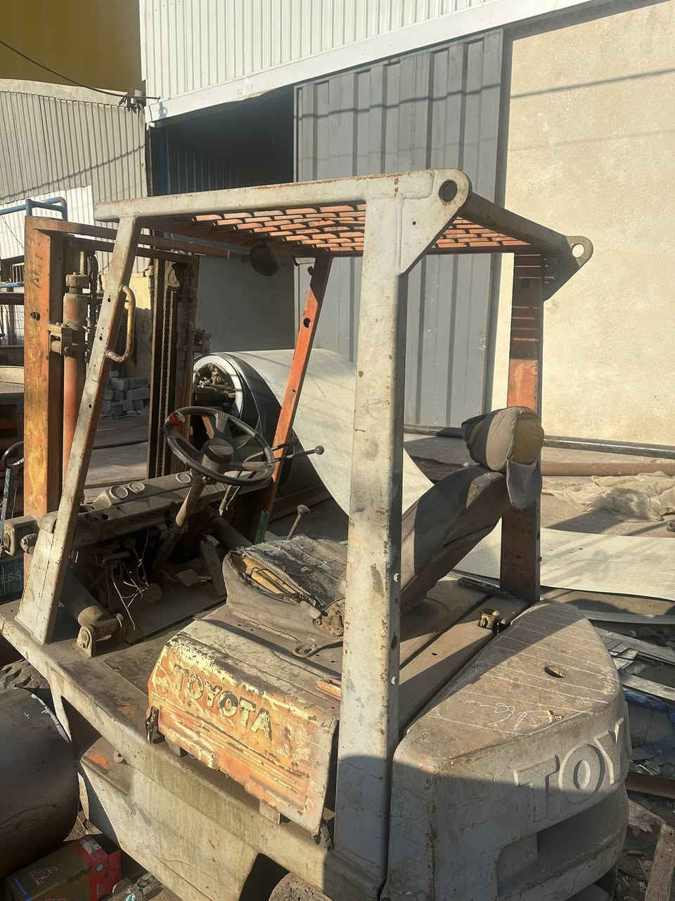 السلام عليكم شوكيه طن ونص جديده ونضيفه شغاله نكره سلف بدون اوراق  مكاني البصره صناعيه حمدان
***********
