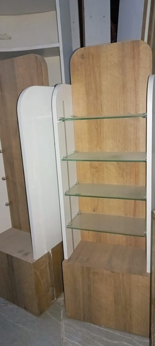 للبيع رفوف نوع خشب كتير نظاف
عدد الكبير 5 الصغير 3
اربيل ***********
