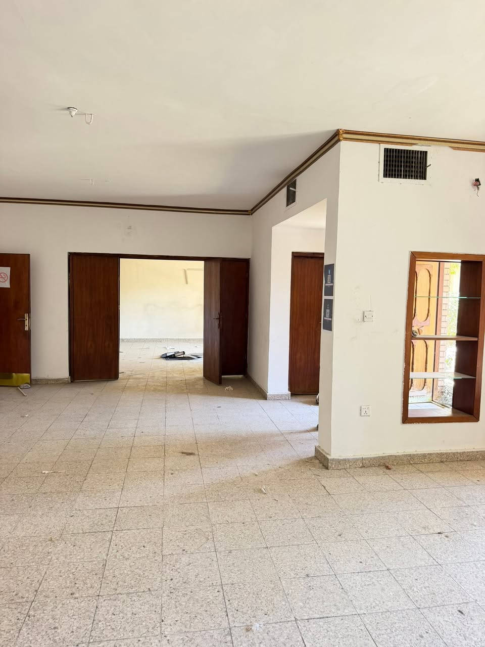 الايجار تجاري او سكني …على شارع ٤٠
شارع الاطفاءالتجاري …مكان مميز ومرتب ومساحه ٥٠٠ متر 
صاله وهول كبيررره 
٥ غرف نوم 
٤خدمات 
الاستفسار…..
***********
