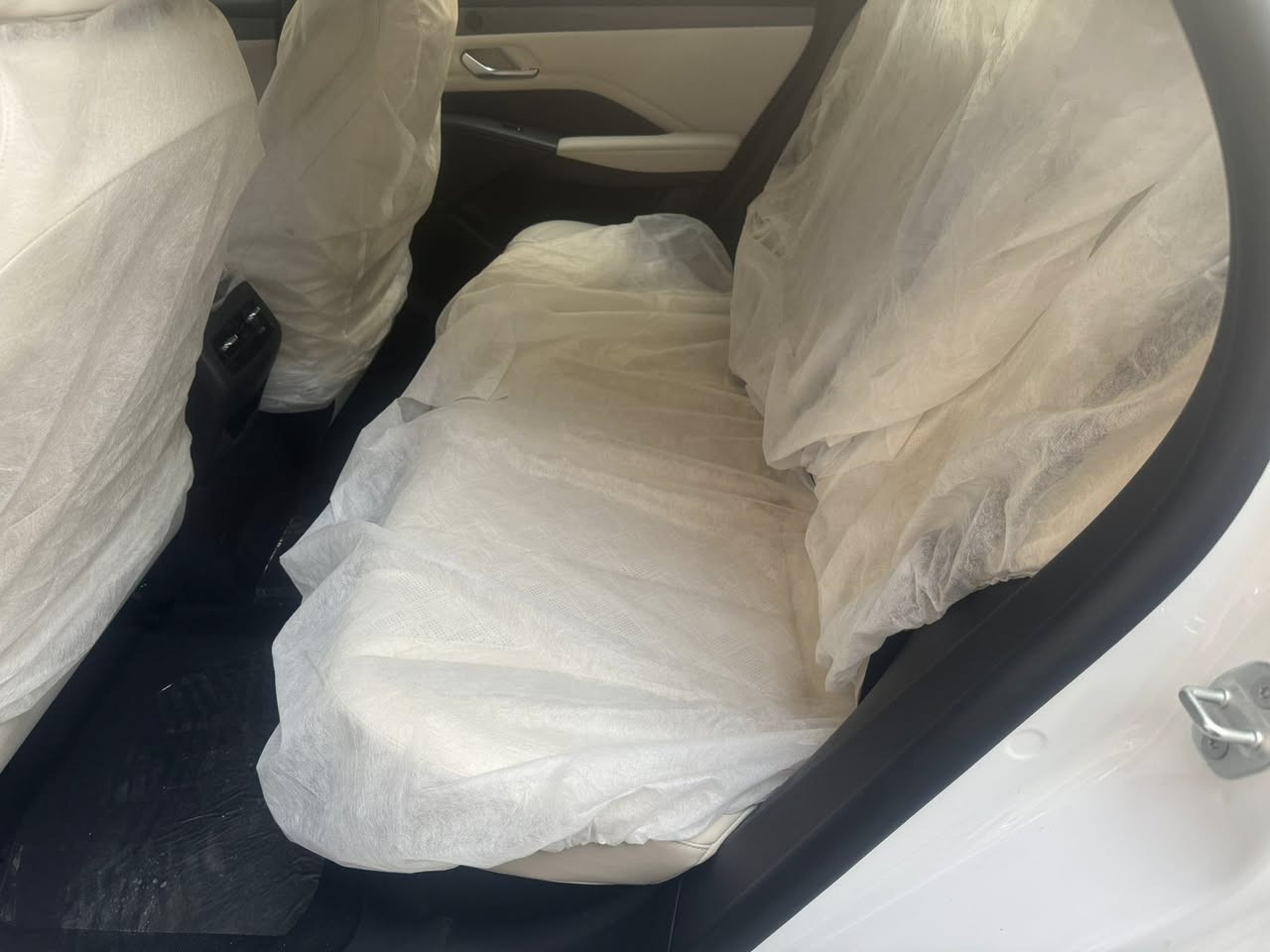 السلام عليكم عندي بي وايدي جن بلاص موديل 2025 زيرو مرقم بغداد بسمي السعر 19 مليون و 350 رقم الهاتف ***********
