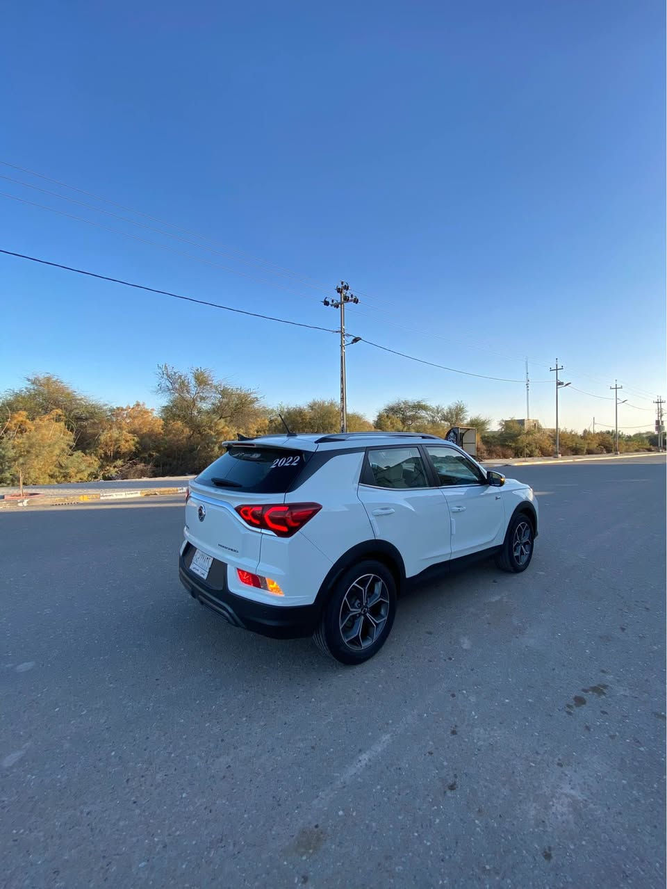 السلام عليكم .. سانك يونك كوراندو 2022 استلام شركة .. ( المنشأ كوري أصل )  ..
المحرك 1500 تيربو فول مواصفات 
فتحة سقف كهرباء 
تحكم ستيرن كامل 
شاشة بلوتوث 
كاميرا خلفية 
حساسات 180 درجة امامي خلفي جانبي 
3 وضعيات قيادة  و sport Normal و winter 
مري كهربائيه 
بصمه ترحيب ذكي 
عدسات زنون 
كشافات ضبابيه وبعد بيها هواي مواصفات 
السعر 155$ وبيها مجال 
العنوان البصره  
واتساب ***********
اتصال *********** البصرة, العراق
