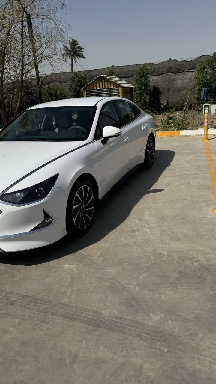 سوناتا ٢٠٢٣ وارد خليجي بدون حادث كلين( فقط تكحيل شخوط دعامية خلفية)
ماشيه ٢٧ الف كيلو متر

مواصفات 

محرك  (٢.٥ )اربعة سلندر

شاشه كار بلي 

تحكم بل منحدرات

اوتو هولد

كروز تثبيت سرعة

كشن سايق كهرباء

خمس وضعيات قياده

دخول ذكي

تشغيل عن بعد

كامرا خلفية

حساسات خلفية

حساسات اماميه 

مري كهرباء

كير دكم

بردات خلفية بلادي

كشن قماش مدوشمها جلد

شفتات ستيرن رياضية

سايد بريك كهرباء

قطعتين تبريد

سعر السياره ٢١٨ وبيها مجال للشراي

مكان السيارة بالمنصور
***********
