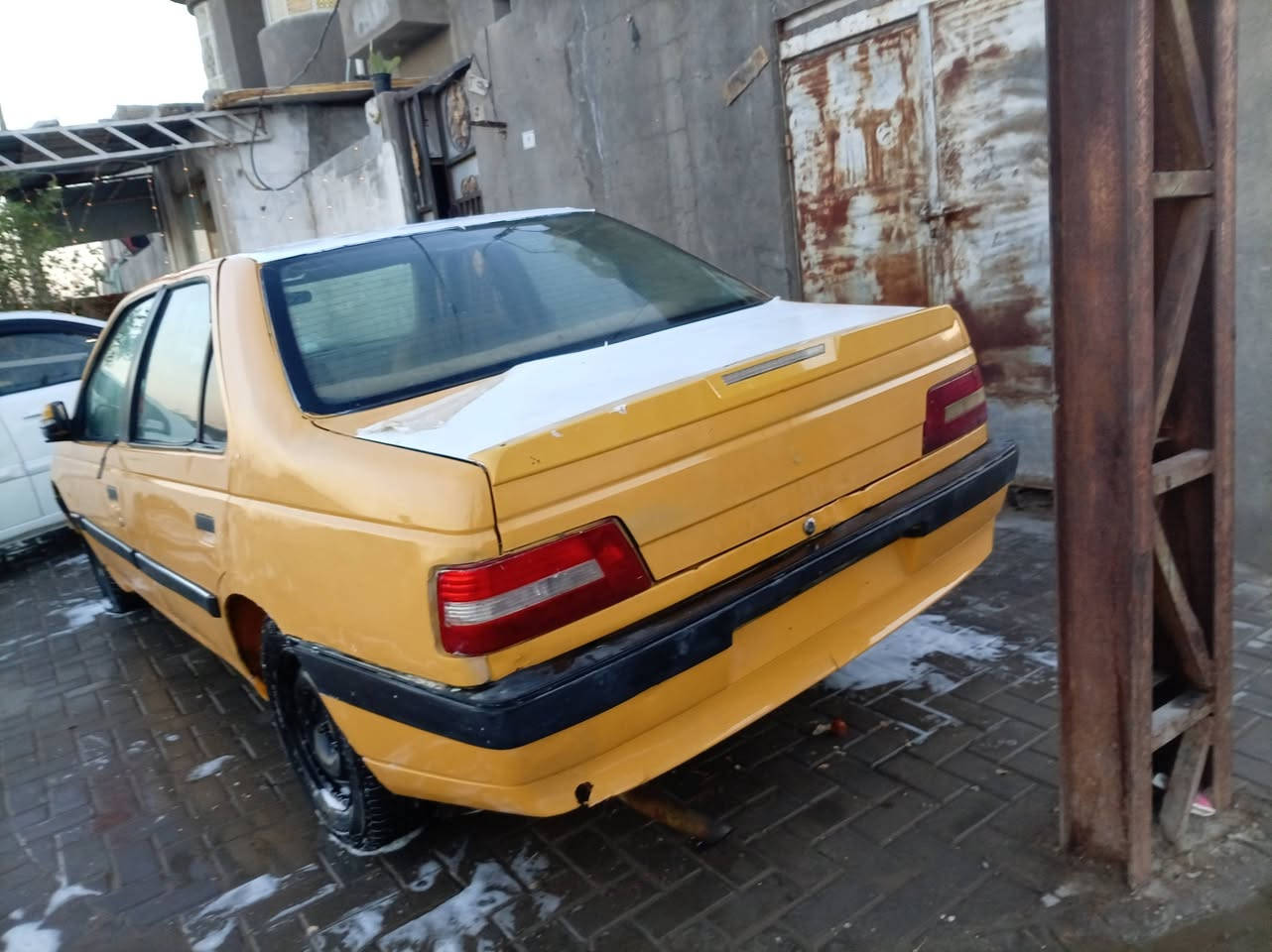 السلام عليكم بيجو 405 سيارة تعمير حلوة ونضيفة صبغة جديدة حدادية جديدة نقصة كماليات وانة ماعندي موديل 2013 رقمي بي واتساب *********** رايدهة ب 19وبيها مجال
