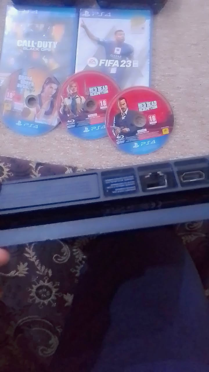 بلي 4 سلم اونلاين نظام 12 قابل للتهگير مع هاي الاقراص كلها نضيفة مستخدمة ساعات والعاب مخزنة بداخلها بيس 26  مع يدتين اصليات وحدة شغالة كامل وحدة مرات تشكل تتصلح بالفين دينار ويدة تجارية گيرها يلعب كامل ملحقاتها الجهاز لوك ستيكر مامفتوح بشرط اخو الجديد كارتونها ضايع 260 وية التوصيل


**إذا كنت صاحب هذا الإعلان وتريد حذفه لأي سبب، رجاءا أرسل رسالة إلى الدعم الفني**