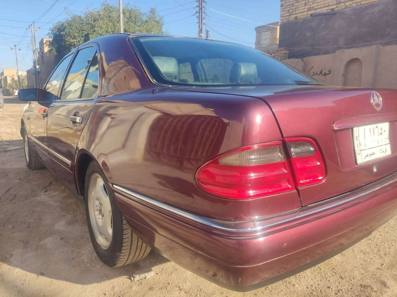 السلام عليكم
لبيع أو مراوس بكوري مارسيدس w210 موديل ١٩٩٦
محرك بلاد ٦ خراطيم 
كير محرك كفاله حداديه حلوه
بيه منضومة غاز ٨٠ لتر
ولايت زنون
تايرات جدد
سياره فول مواصفات وكلشي شغال بيه
مصبوغة عام وبيه ضربه جامغ خلفي
رقم كربلاء تحويل السعر ٨٢ وبيه مجال مكان ذي قار شطره
***********
