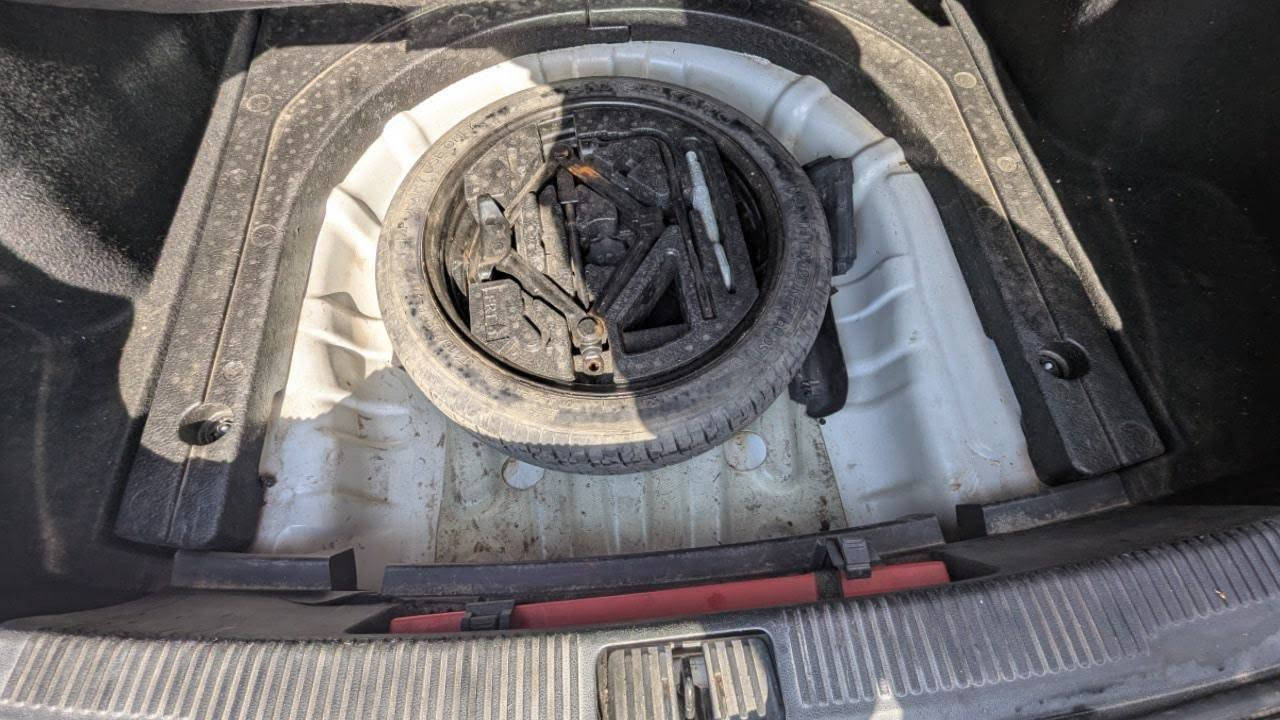 MG 5
موسةفات بةسمة شاشة بلادي ناو زةرد  
بي بوياغ يةك دوو جي كجكة تعديل ساردة 
سةيارةكة هيج مةسرةفي نية كير مةكينة تةبريد تةقةو رةقة هةموو شتي بةشةرت نرخي 88 وةرةقة و مةجالةكي كةم 
-------------------------------------------------
MG5 موصفات كومفورد يعني بس بدون فاحتحة سيارة شاشة كبير بلادي تحكمات بالشاشة بصمة 
كير محرك تبريد تدفئة كلها بشرط سيارة ابد ما ملعوب بي اي شي كلشي بشرط بدون صبغ بيها ملاحضات بسيطة تعديل خفيف بارد بدون صبغ موديل 2020 
سعر 88 بيها مجال قليل أربيل, العراق


**إذا كنت صاحب هذا الإعلان وتريد حذفه لأي سبب، رجاءا أرسل رسالة إلى الدعم الفني**