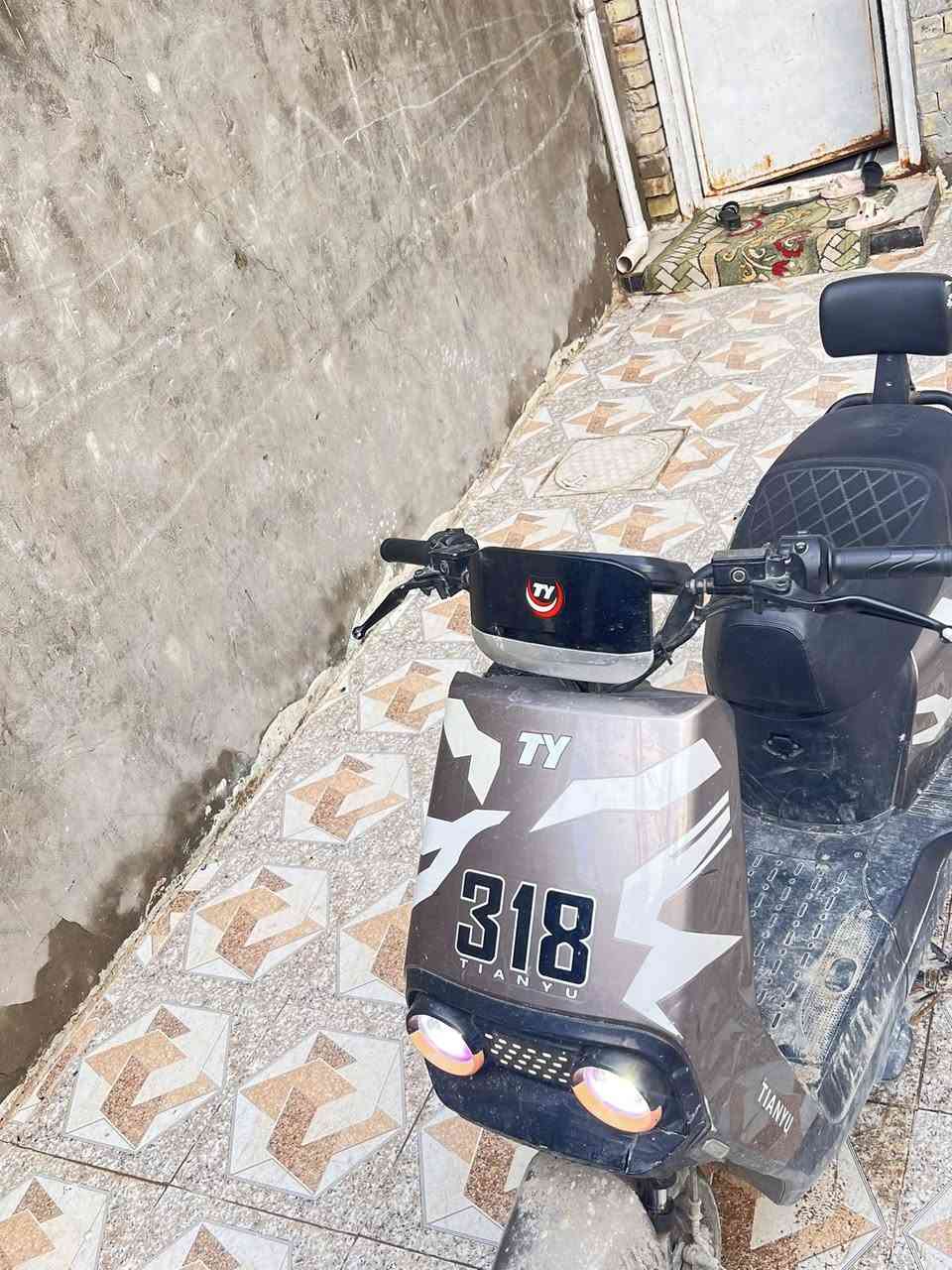 ‏سلام عليكم دراجة شحن للبيع السعر 350 العنوان بغداد  الرقم ***********
