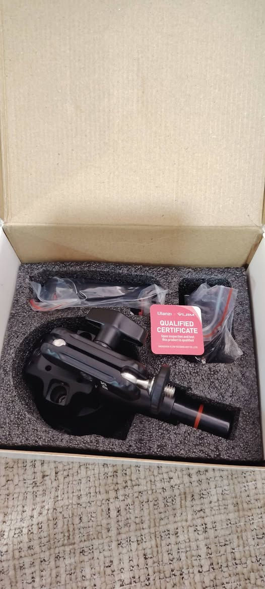 قطعة تحفة
من شركة ulanzi
 الي يفيده ينطي سعر مناسب وبالعافية
واتساب 
***********
توصيل كافة محافظات موجود
