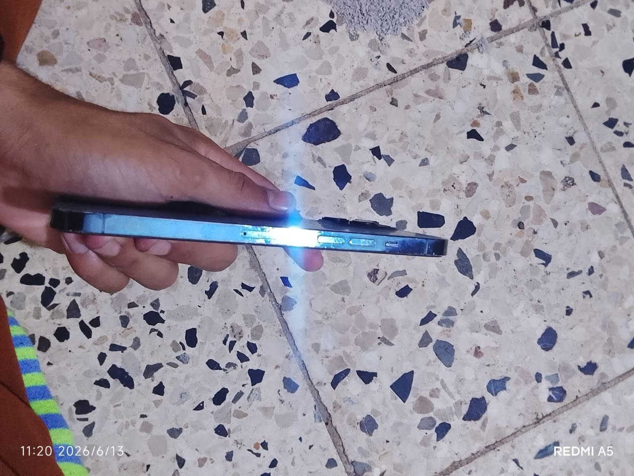 سلام عليكم ايفون 12 برو ماكس الضاكره 256 البطاريه 75 مابدل بيشي ولا داخل صيانه مكسور الضهر مثل ماموضح كدامك مكاني البصره  ولسعر 450 بي مجال واتساب بس  ***********
