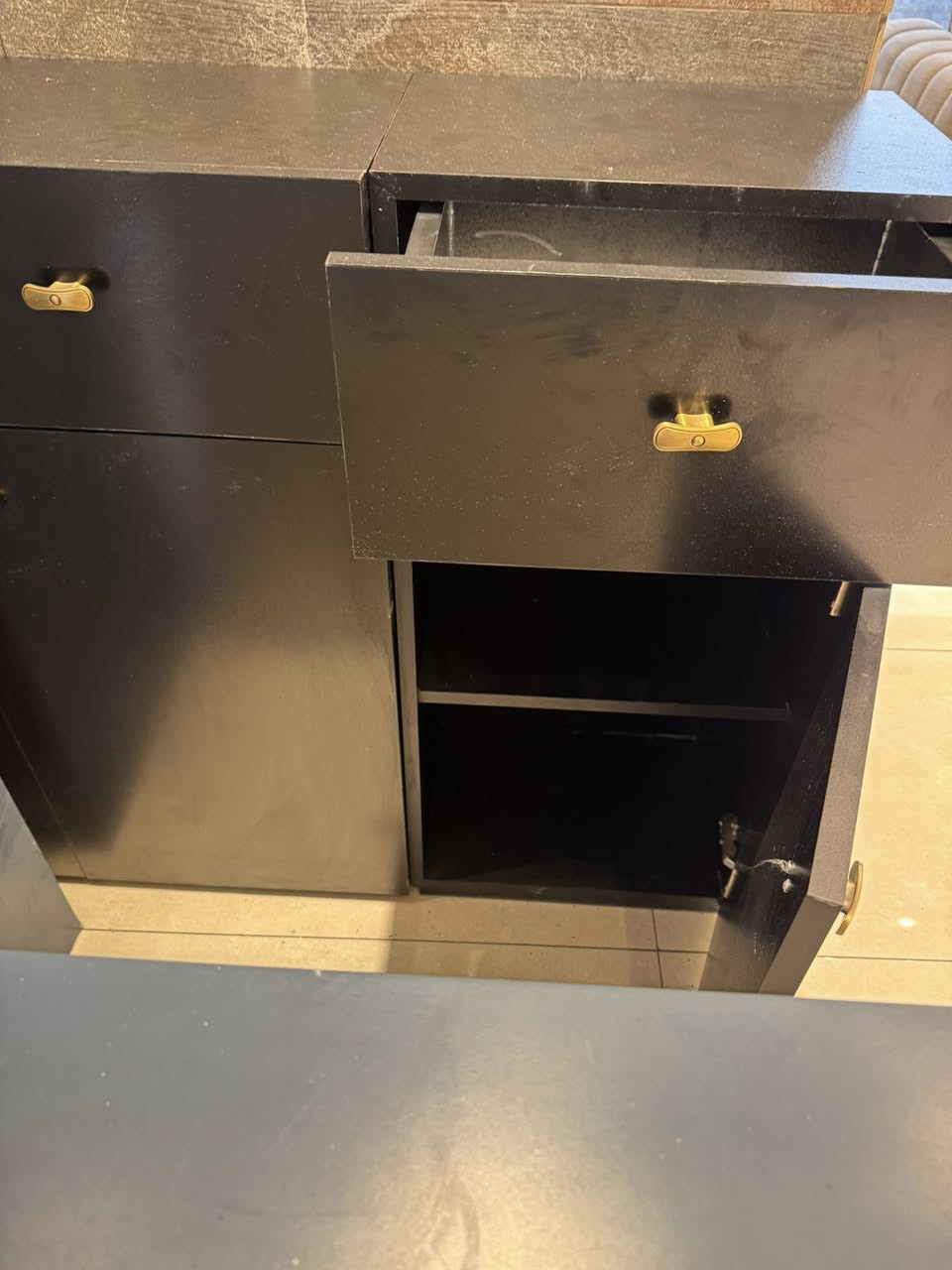 مجرات وملاحق خشب ثقيل جداً وبجودة عالية سكك كلش ثقيلة وتركية للبيع للتواصل
***********
