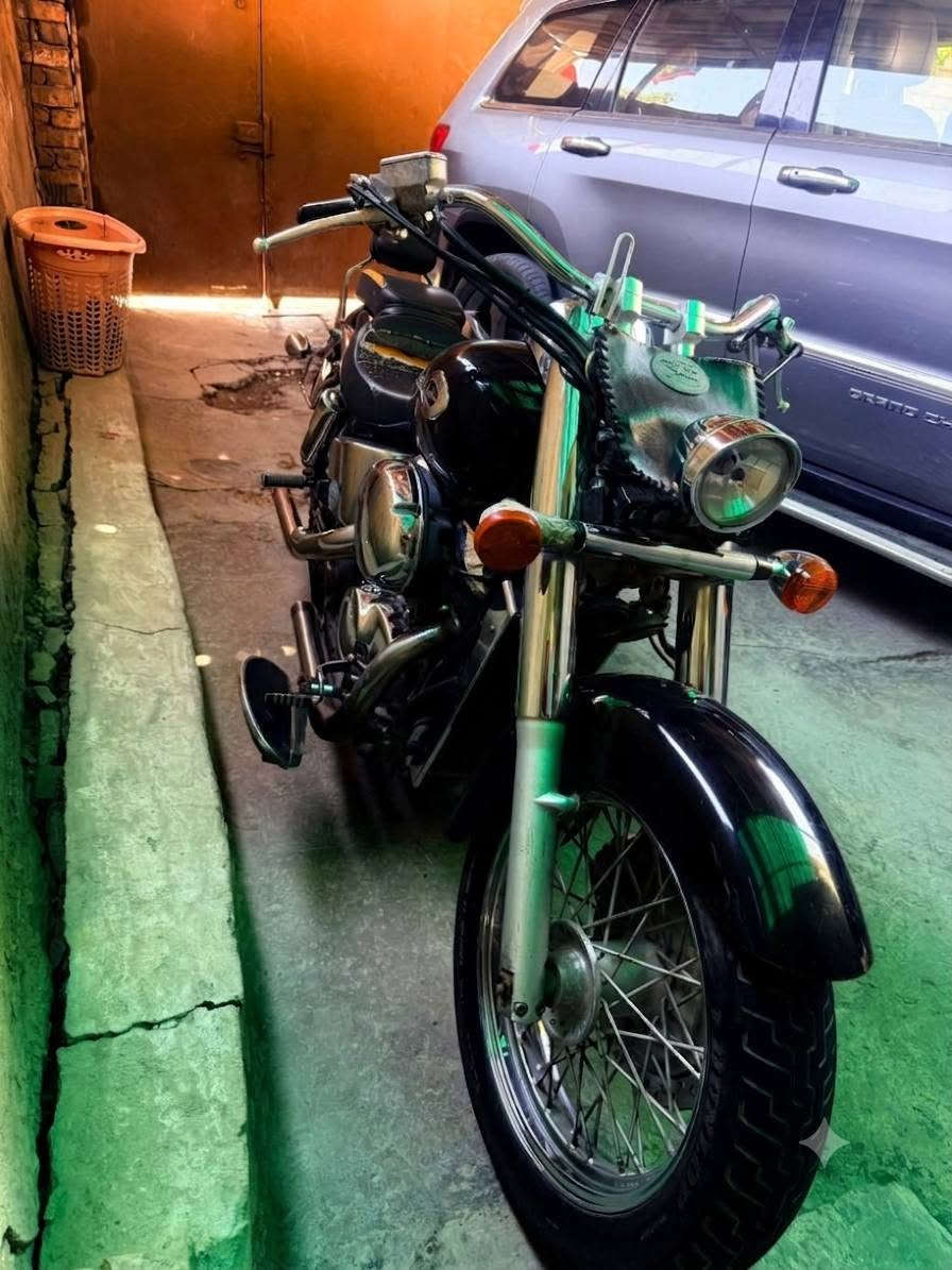 هوندا شادو محرك 400cc
بدون رقم اوراق كامله 
السعر 12ورقه قفل جاهزة 
 سيرفس كامل من دهن جديد وفلتر دهن ومي اخضر يعني جاهزة تشغل وتطلع تانكي داخل خارج يلمع قطرة زنجار مابي مكينه خرسه
 صالنصات رياضي صوت طرب
مكينه كير كلجات كهربيات مكفوله
مكاني بغداد البياع الشهداء
***********
