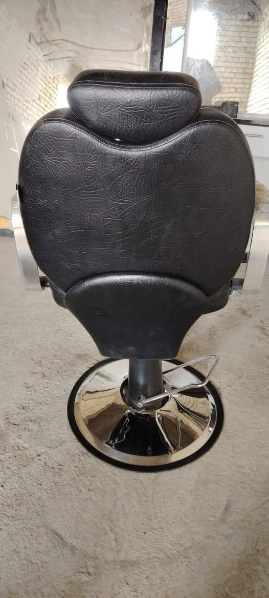 كرسي حلاقة للبيع ونظيف وشغال مكان بابل مدينه القاسم *********** //***********

