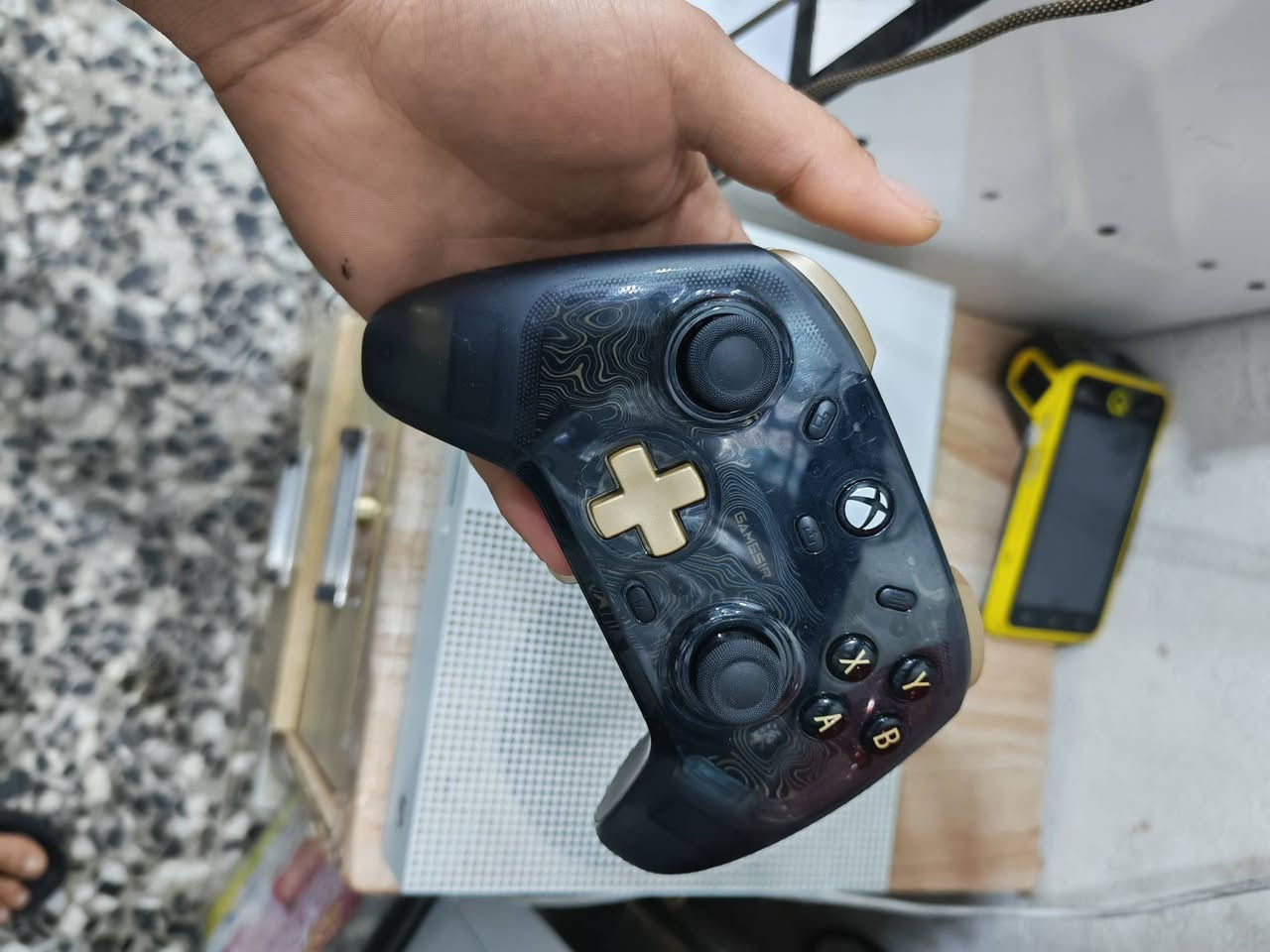 اكس بوكس وان اس ذاكره تيره مع يده كيم سير و اشتراك شهر جهاز مامفتوح استيكر  نضيف كلش تفحص وتاخذ توصيل اكو  سعره ١٦٥ الف  ملحقات كامله


**إذا كنت صاحب هذا الإعلان وتريد حذفه لأي سبب، رجاءا أرسل رسالة إلى الدعم الفني**