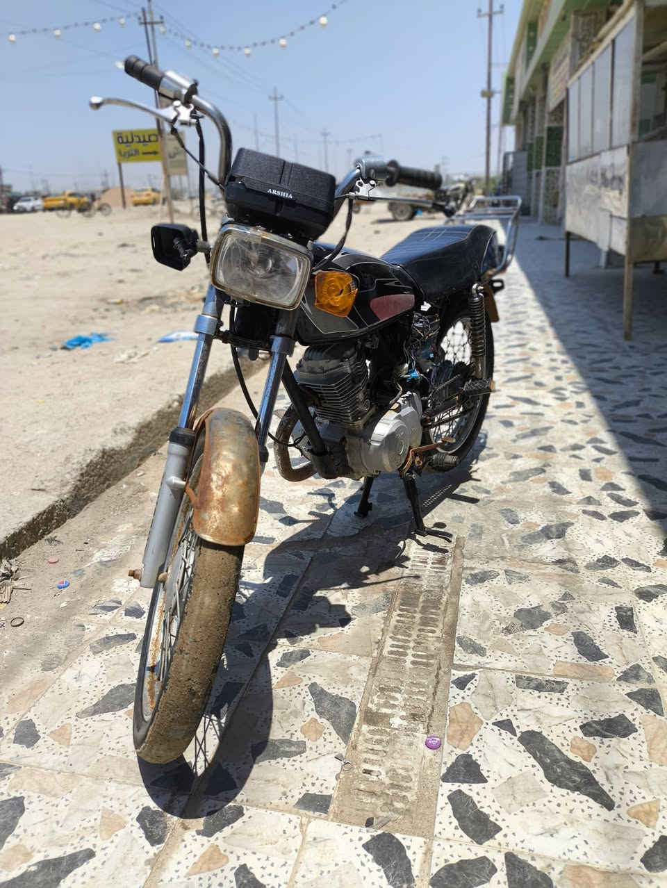 السلام عليكم دراجه نامه ادوات ادوات ..
دراجه شوفة عينك مثل بالصوره .. بيه النمره الثالث ماكو 

السعر 300 

الناصريه مركز 
***********

