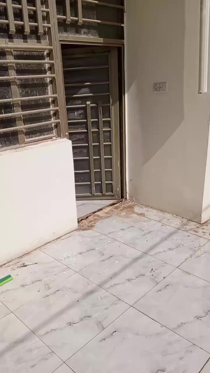 دار للبيع النجف الاشرف شارع علكم الشبلي ثاني بيت عن الشارع الرئيسي المساحه الكليه 140متر بناء طابوق نهروان صب كونكريت للاستفسار الاتصال على رقم ***********.  السعر 52مع المجال التفاصيل بل فيديو
