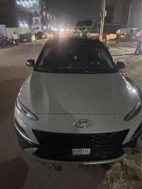 كونا SEL2023  لون سمنتي  سيارة مصبوغه عام عدا باب الصندوق ومبدل بيها ب...