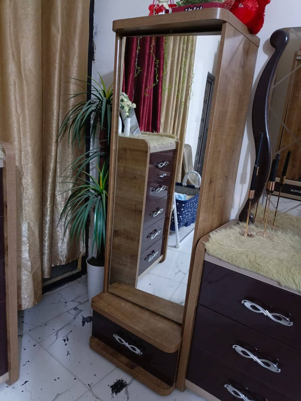 غرفه نوم للبيع السعر ٥٠٠ الاتصال علا هذا الرقم ***********
