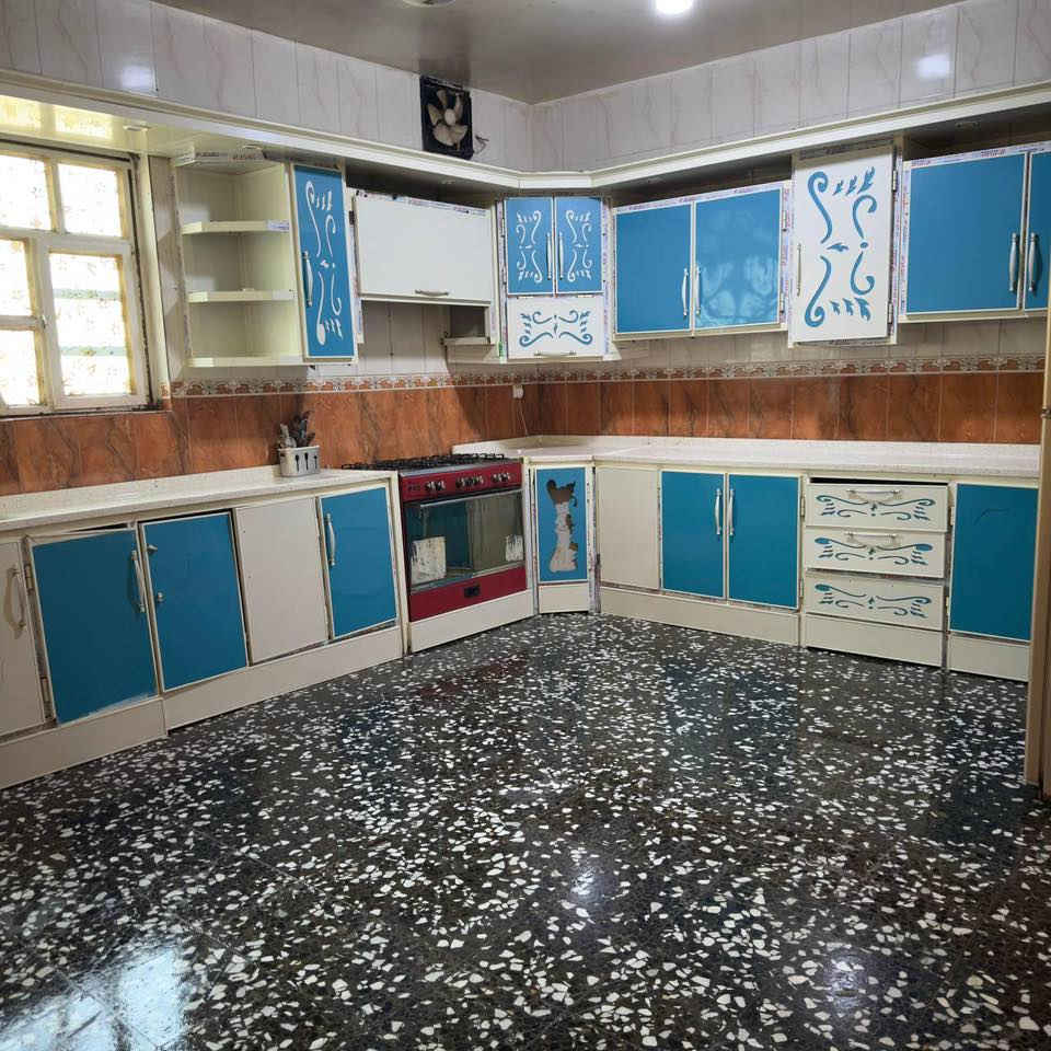 السلام عليكم بيت للبيع مساحه 250 متر يحتوي على استقبال وغرفتين نوم وصاله ومطبخ الخدمات وصله قريبة العنوان الشعلة الدونم شارع اسد بغداد قرب بانزين خانه القديمه سعره 90 وبي مجال الرقم *********** الاستفسار
