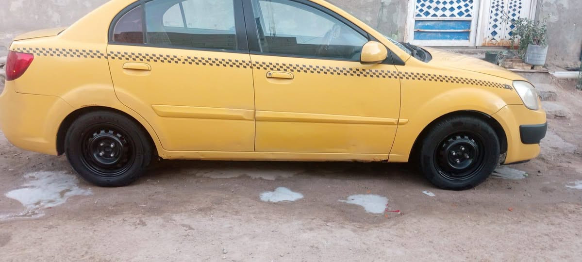 السلام عليكم سياره للبيع كيا ريو موديل 2010 ضربته باب حجم المحرك 1600 رقم انكليزي تحويل مباشر رقم نجف اجره سعره 75 وبيها مجال استفسار اتصال على ***********
