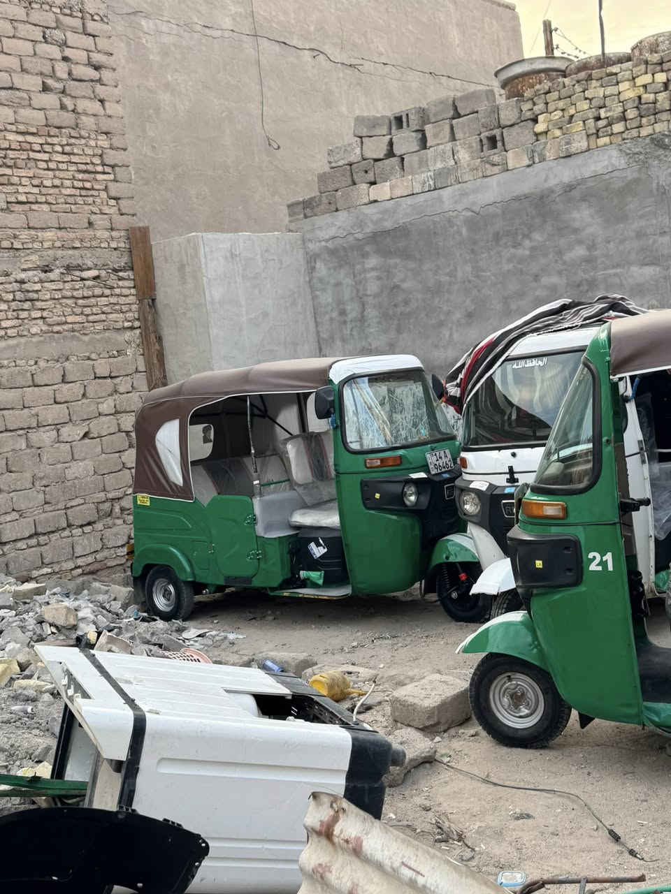 سلام عليكم تكتك بصره رقم سنويه  ثنين كفاله واحده مو كفاله  عنواني خمسميل رقم وسنويه ***********
