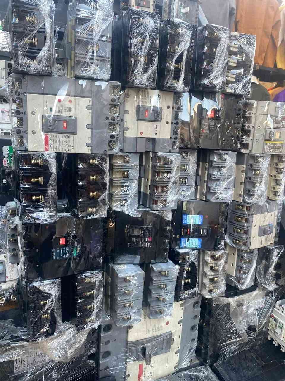 قواطع بالة جميع انواع أمبير من 70 امبير الي 900امبير
كوندكتر 100امبير لي 900امبير موجود

اسعر مناسب
جمله و مفرد
***********
