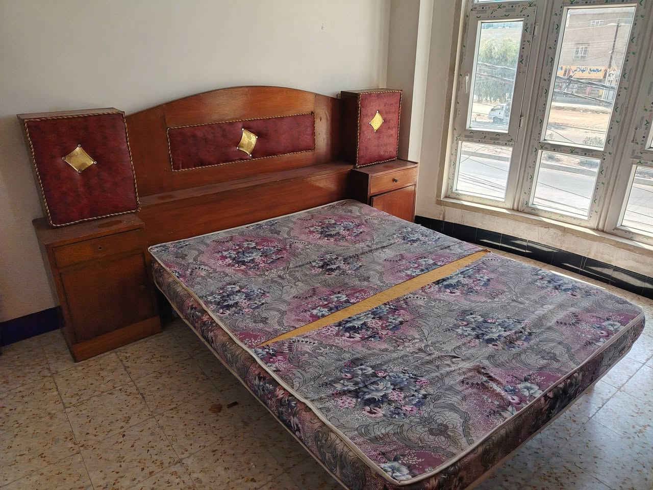 غرفة نوم السعر ٣٥٠ وبيها مجال... التواصل خاص


**إذا كنت صاحب هذا الإعلان وتريد حذفه لأي سبب، رجاءا أرسل رسالة إلى الدعم الفني**