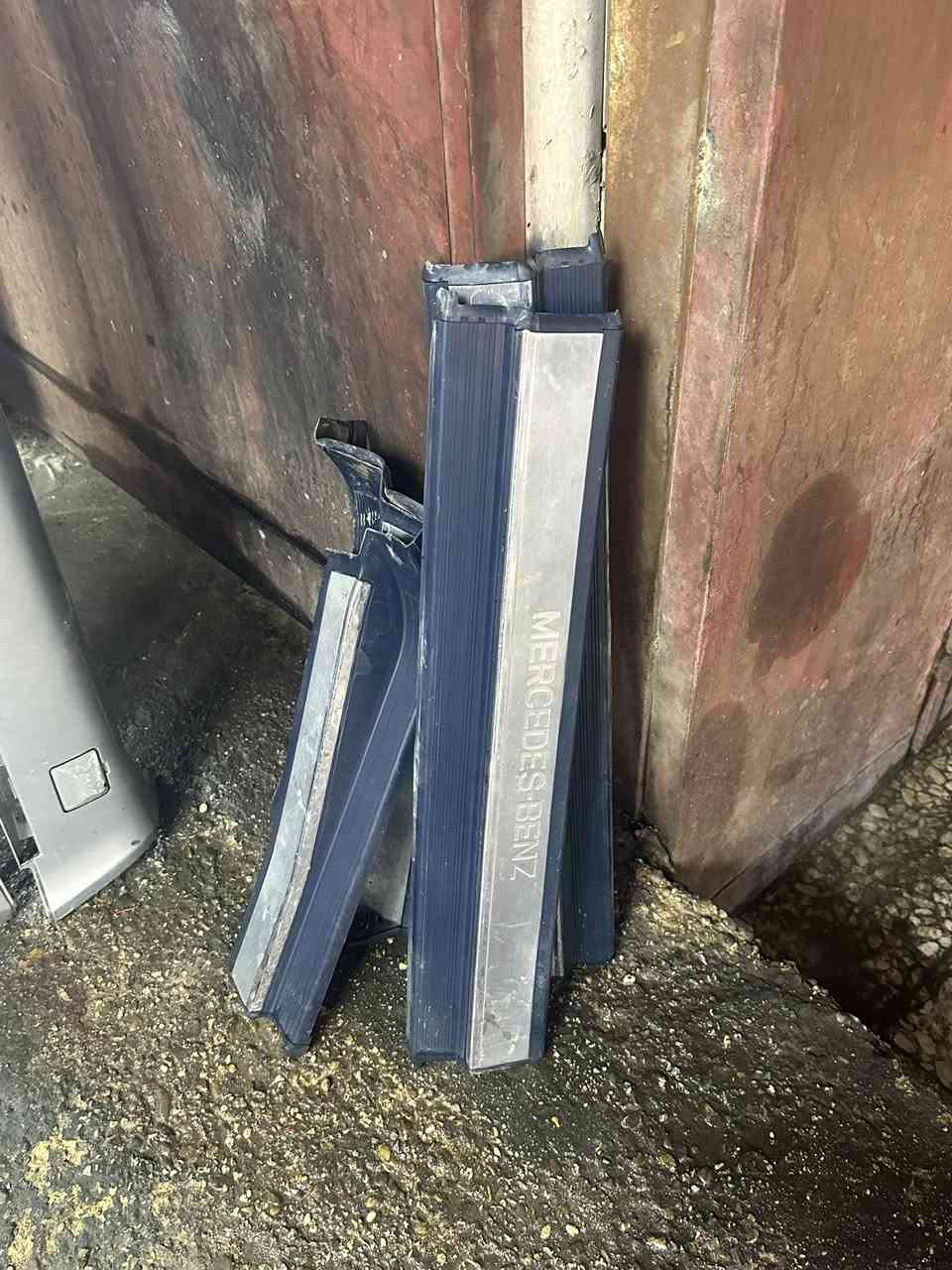 دوسات شبح بدي قصير وارد بدون شخط او كسر
دوسات داخليه نيلي بدي قصير شبه جديد

بطاين اماميه شبح جديد مكفوله من الكسر

بغداد حي القاهره

***********

واتس اب حاليا
