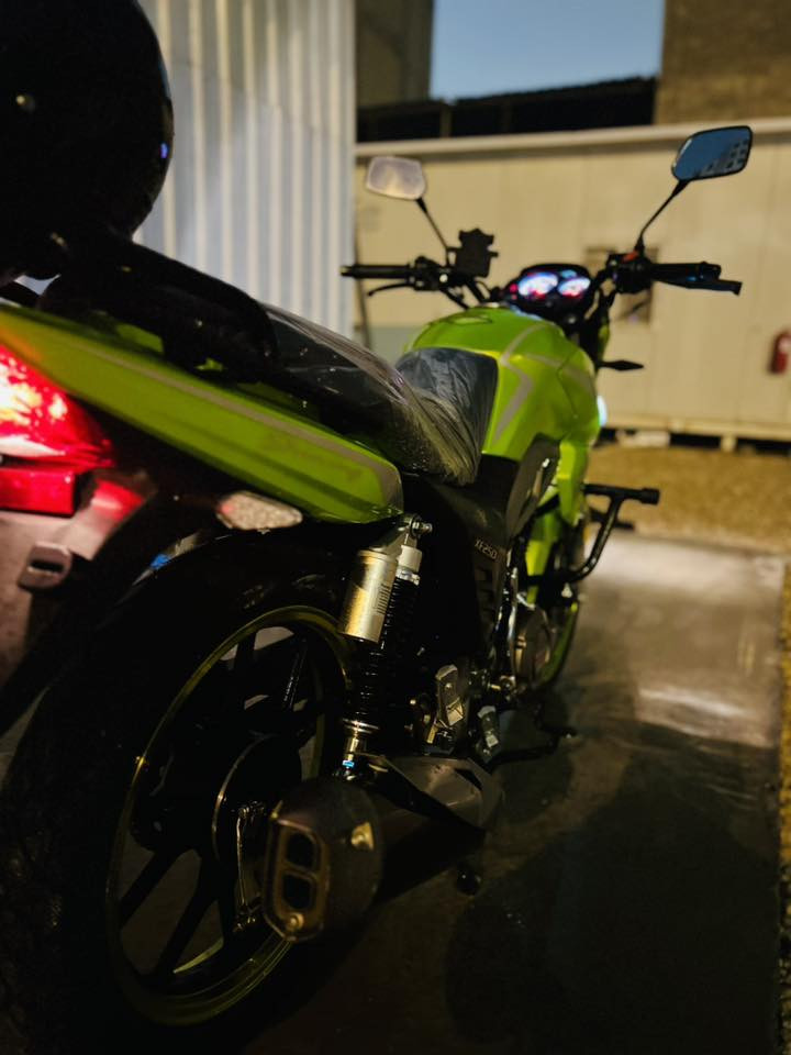 السلام عليكم دراجه شايننك 2024 هستوهه طالعه مماشيه هواي بس للدوام مخليهه مكينه 250cc السعر 2100بيهه مجال حك الجيه  ***********اوراق اصولي مو سنكر
