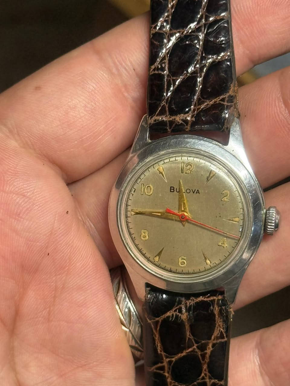 ساعه ماركة بالوفا غنيه عن تعريف
نصب تكويك

مكاين خاصه
قطرها 31x37
￼
سير مستبدل 
قطعه انتاج 1951

ساعه روعه بشكل

سعرها 120 الف


**إذا كنت صاحب هذا الإعلان وتريد حذفه لأي سبب، رجاءا أرسل رسالة إلى الدعم الفني**
