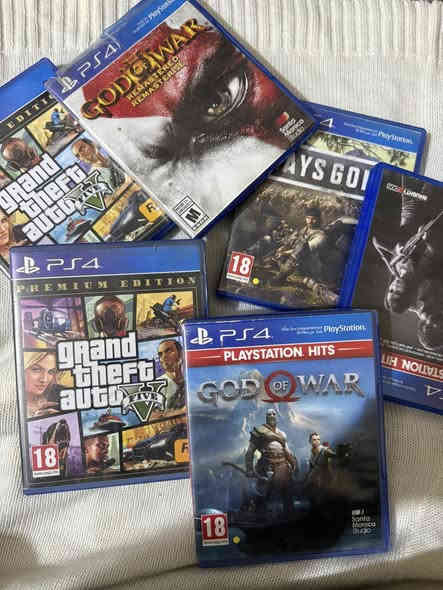 بلي 4 سلم .ذاكرة 500 GB نظيف .ملحقاته كامله بس جوستكات عاطله .مع 7 اقراص العاب . بلي اونلاين غير مهكر . السعر 290 وبي مجال 🛑 واذا تريد انطيك اليدات هديه وياه وانت صلحهن اليدات الاصليه يتصلحن . مكاني ديالى جديدة الشط الرقم ***********
