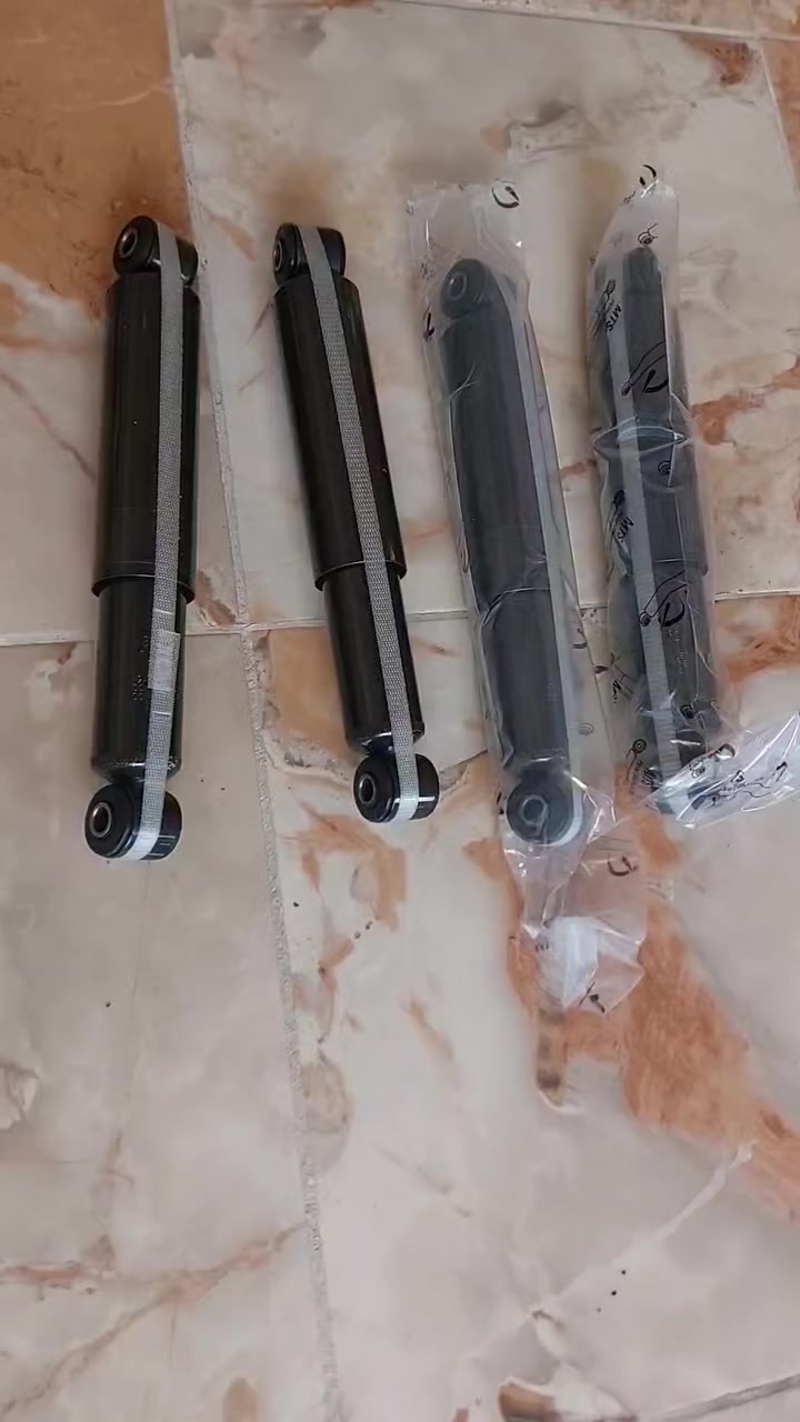 السلام عليكم.دبلات خلفي لسيارات كلايزر7راكب موديلات 91_95. 96_2000. 2001-2007. سعر التخم70الف كما يوجد لدينا توصيل لجميع المحافظات وتساب او اتصال ***********
