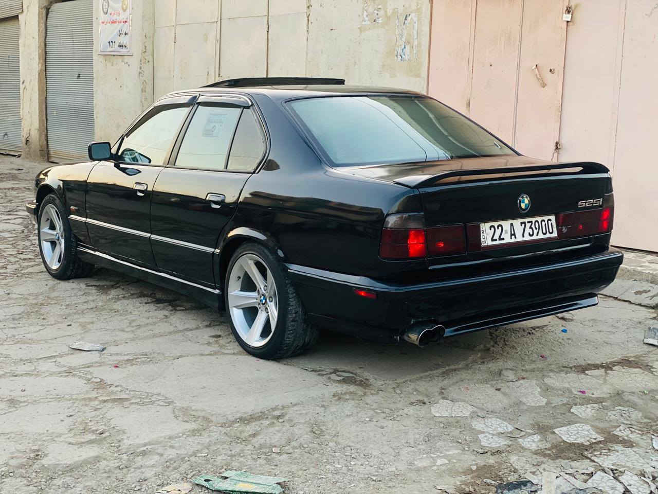 السلام عليكم
بيع مستعجل 

بي ام 525 مسكر عدل موديل 91 السيارة جاهزة من كلشي كير مكينة حدادية تخم تاير كهربائيات تبريد كلة بشرط ماكو اي نقص بية مصبوغة عام غرفة ملكية سستم صوت ودمام  بجم عريض ويل هامان السيارة نفس ما بالصور واحلا للبيع فقط السعر 60 قفل للتصال ع الرقم *********** غير متواجد ع الخاص
