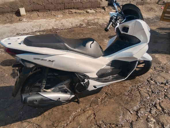 دراجه للبيع جيل الثالث كفاله مكينه وكفرات كل نقص مابيه محرك 125مكاني بغداد حسينية الراشديه السعر 14ورقه رقم الهاتف***********
