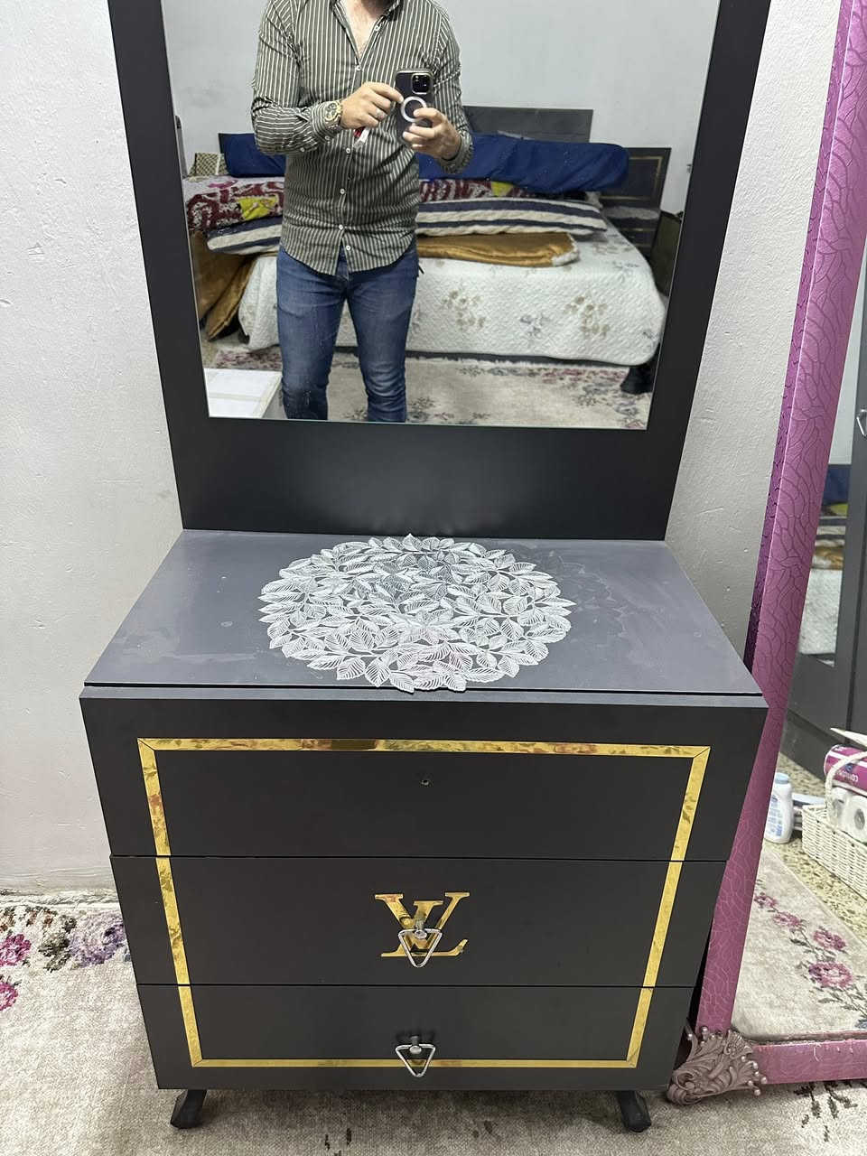 غرفه نوم تركي 5 قطع استخدام أسبوع فقط السعر 500 الف وبيها مجال للاتصال ***********

