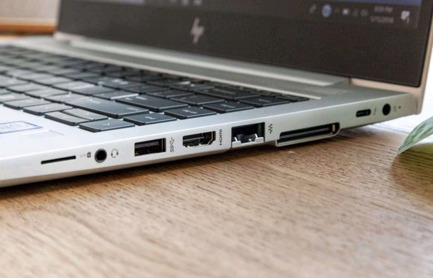 5
لابتوب hp Elitebook الشكل الحديث هيكل المنيوم الجيل الثامن للبيع 
الحاسبه سوبر سلم وهيكل معدني انيق جدا وشاشه لمس 
المعالج core i5 الجيل الثامن
رام 8 كيكا DDR4
هارد 256 كيكا SSD
كرت الشاشه Intel Uhd 630 حجم 4 كيكا
الشاشه حجم 14 انج ضد التوهج لمس ١٠ اصابع دقة FHD 1980x1080
باتري ليثيوم 6 خلايا  شحن سريع 65 واط والباطرية ممتازة
كامره دقة hd
كيبورد ضوئي ليزري
بصمة اصبع وبصمة وجه 
 منفذ تايب سي و رام  وhdmi وباقي المنافذ   الحاسبه كلش نضيفه وحلوه
السعر 350 الف النجف, العراق


**إذا كنت صاحب هذا الإعلان وتريد حذفه لأي سبب، رجاءا أرسل رسالة إلى الدعم الفني**