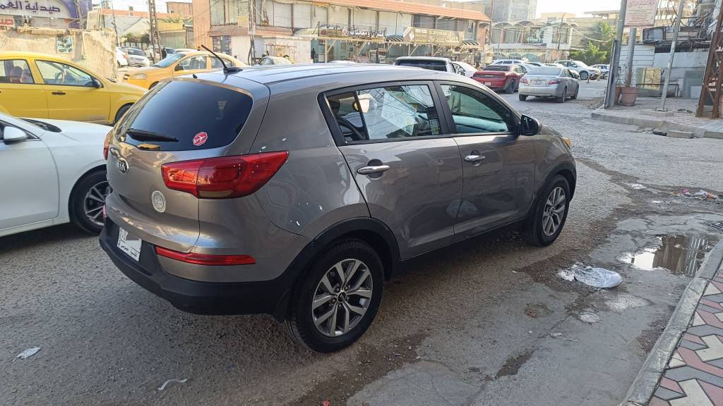 سبورتج مديل 2015 رقم قادسيه الماني 
مواصفات سياره ،،،تحكم استيرن جهتين
محرك 2400 GDl لابخار ولاتنقيص 
ويل كروم وسياره جاهزه مكينه كير تبريد حداديه 
وارد امريكي حادثه بنيد صبغ وبيه دور خلفي صبغ
السعر 140ورقه استفسار أكثر اتصال على الرقم *********** النجف, العراق
