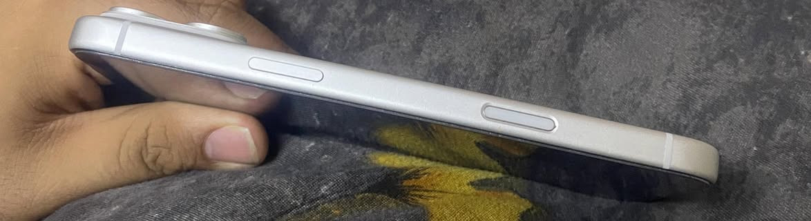 السلام عليكم  17pro max 256 ZA  نسخه الشرق الأوسط الشريحه الفعليه الجهاز بلادي بطاريه ١٠٠ مشحون بس ١٤ مره الجهاز فعلته ٥/٣١ يعني الجهاز مستخدم اقل الشهر السعر ١٩٥٠ وبي مجال ملحقاته كامله وانطيك راس شحن اصلي أخذته من الوكاله ٧٥ الف للتواصل ***********
