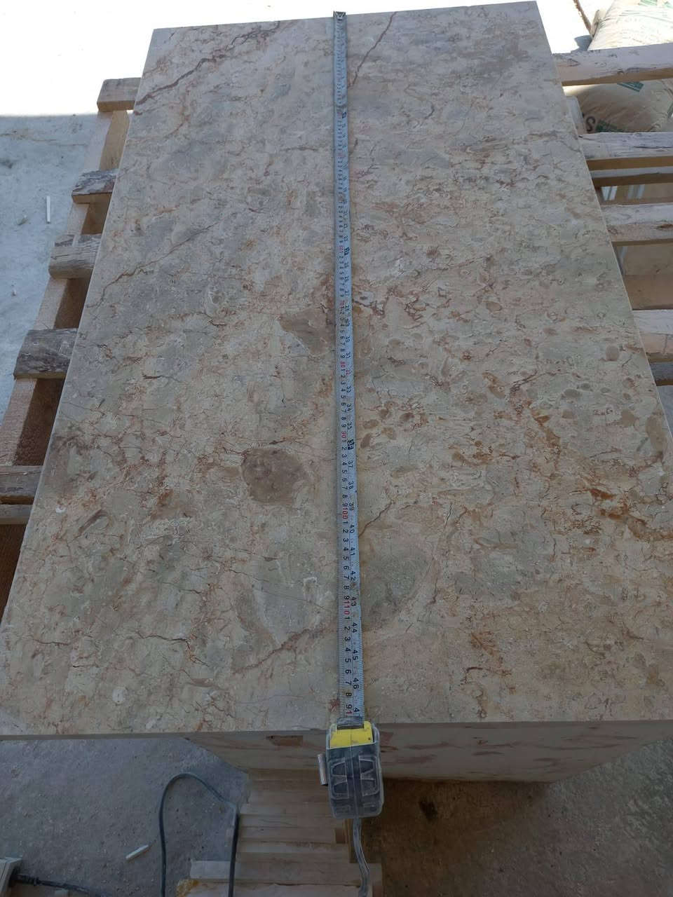 سلام عليكم عملنا داخل بغداد فقط
يتوفر لدينا كادر بناء وسيراميك وتفليش 
افريم مرمر ميكانيكي تطبيك سيراميك  قلع ارضيات رفع انقاذ
ارقام التواصل ***********/***********
