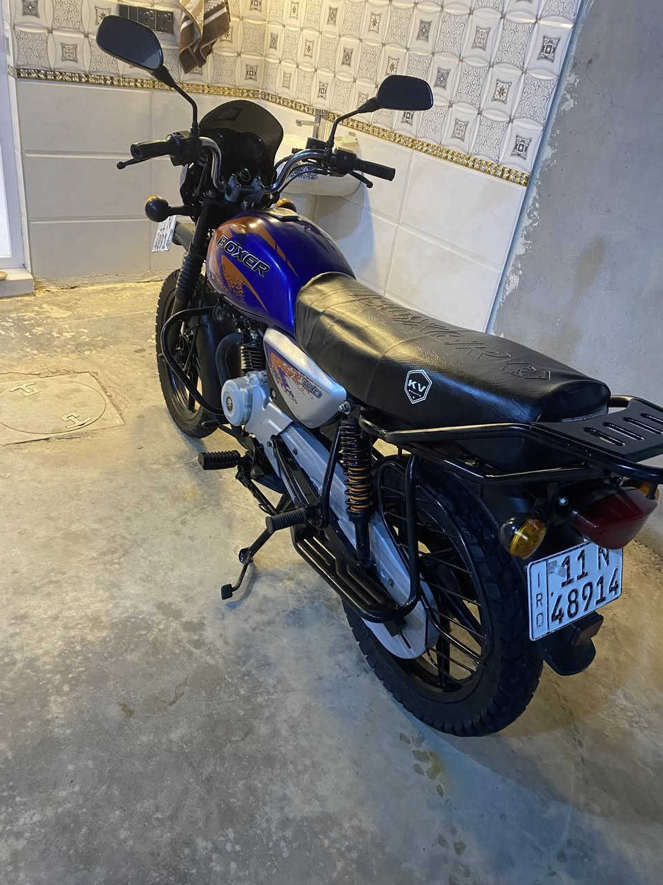 بوكسر موديل 22 رقم بغدادانكليزي  باسمي المكينه بلادية برغي ممفتوح مكان بغداد تقاطع نهروان *********** ماشية 35الف حقيقي. السعر 2300 وبي مجال حك الجية
