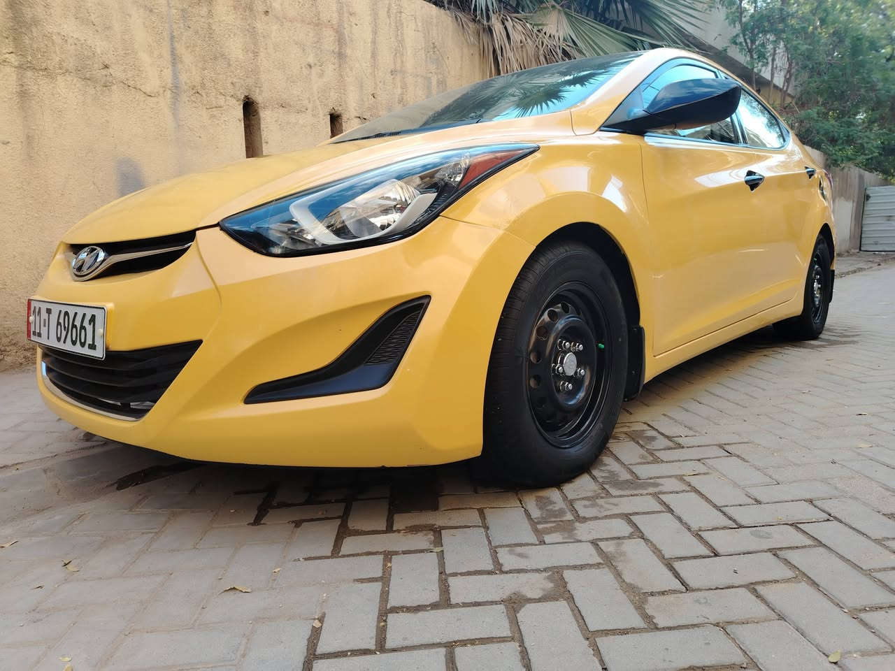 ياللة سلام عليكم الانترا ٢٠١٦ وارد أمريكي حادثه بيها باب وجاملغ جهه السايق اصليات مبدلات وباقي السياره ليبل واحد لايرباك ولاشاصي ولالغد مصبوغه مره وحده فقط محرك ٢٠٠٠ دوش كفاله اي برغي ممفتوح السياره فارغه قطره معجون مابيها مال جناي  جاهزه من كلشي رقمها بغداد بسمي مكان السياره بغداد مدينه الصدر غير متواجد ع نت *********** السعر ١١٨ وبيها مجال
